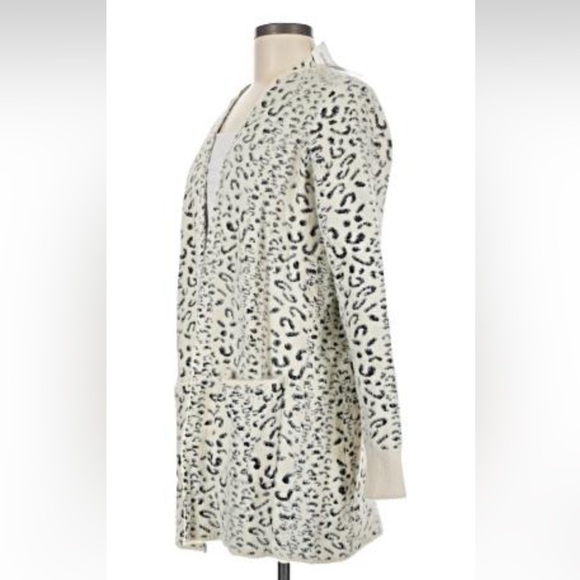 NWT Chic Cream and Black Leopard Cardigan - Picture 3 of 8